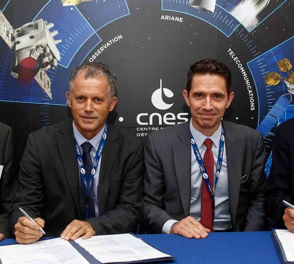 Signature de contrat au Bourget